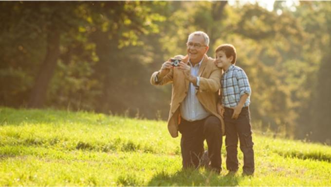 Abuelo con nieto