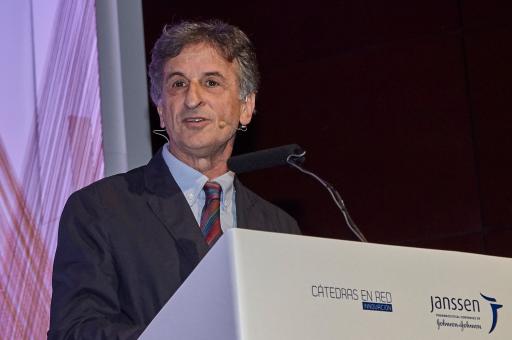 Dr. Miquel Roca en el foro premios AE