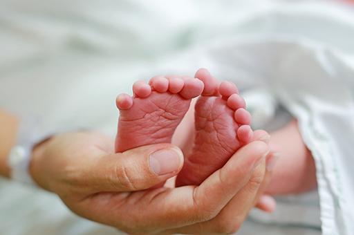 pies bebé recién nacido