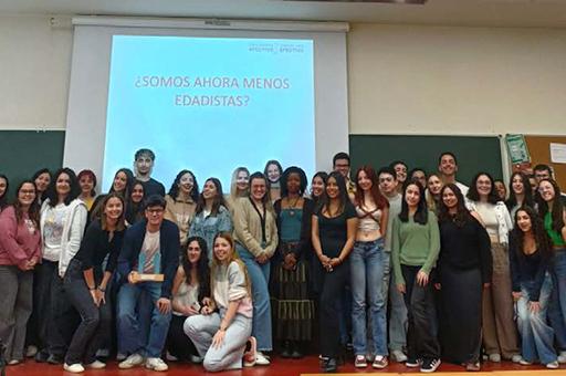 estudiantes en el curso sobre edadismo